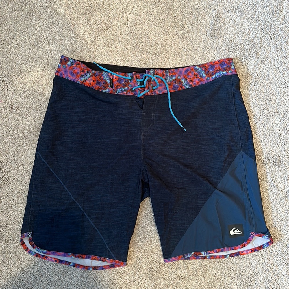 Quiksilver AG47 Board Shorts | 36